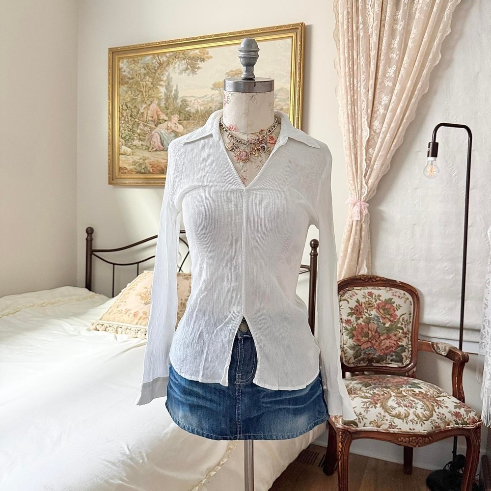 White v neck  top  Y2K Nine West white crinkle button front blouse size 6